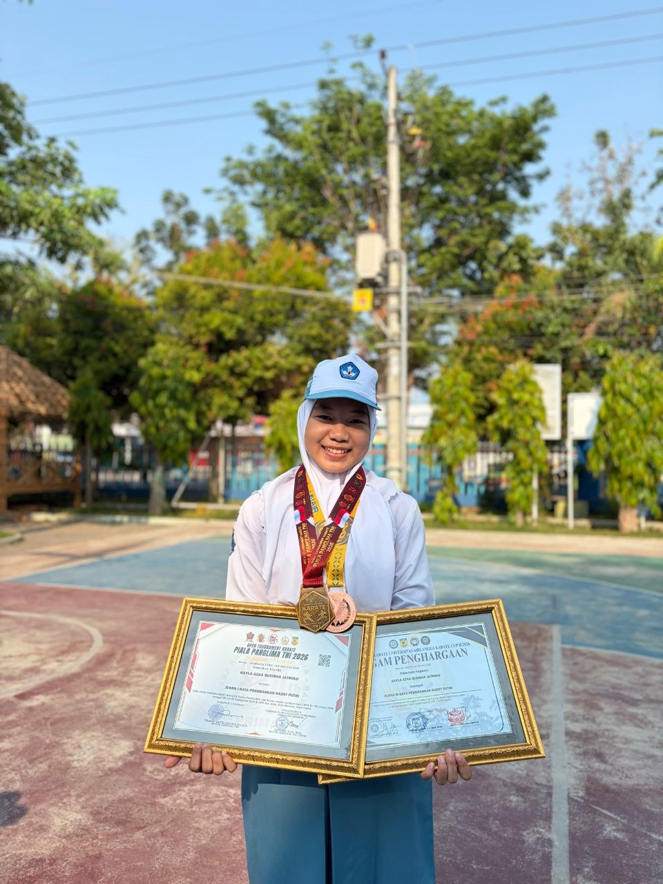 JUARA 1 - KATA PERORANGAN KADET PUTRI